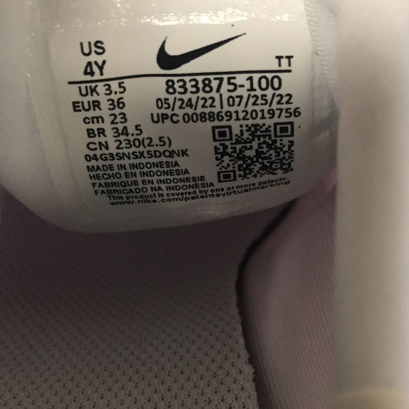 Nike Youth Presto Big Kids Size 4Y Shoes, White - Picture 6 of 7